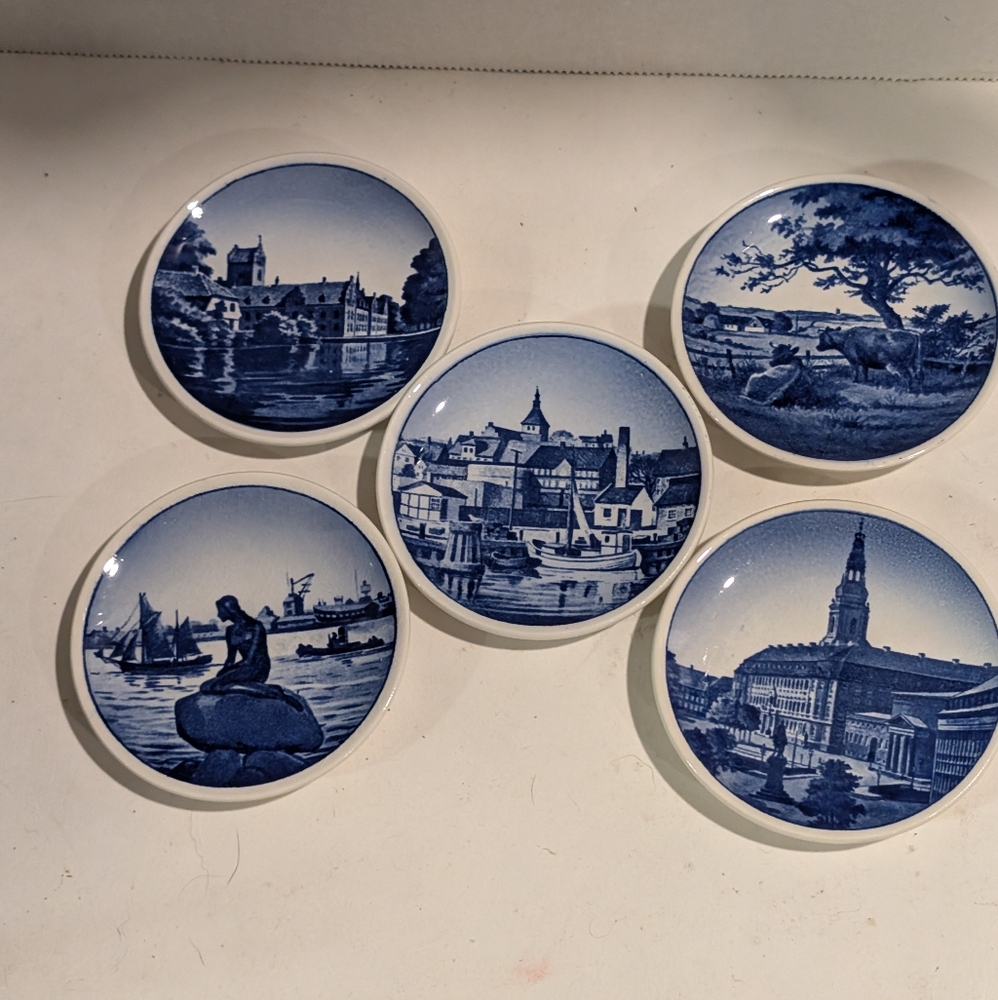 5 Royal Copenhagen Plaquette, specifically 39, 64, 70, 71, 2 Sites In Denmark.